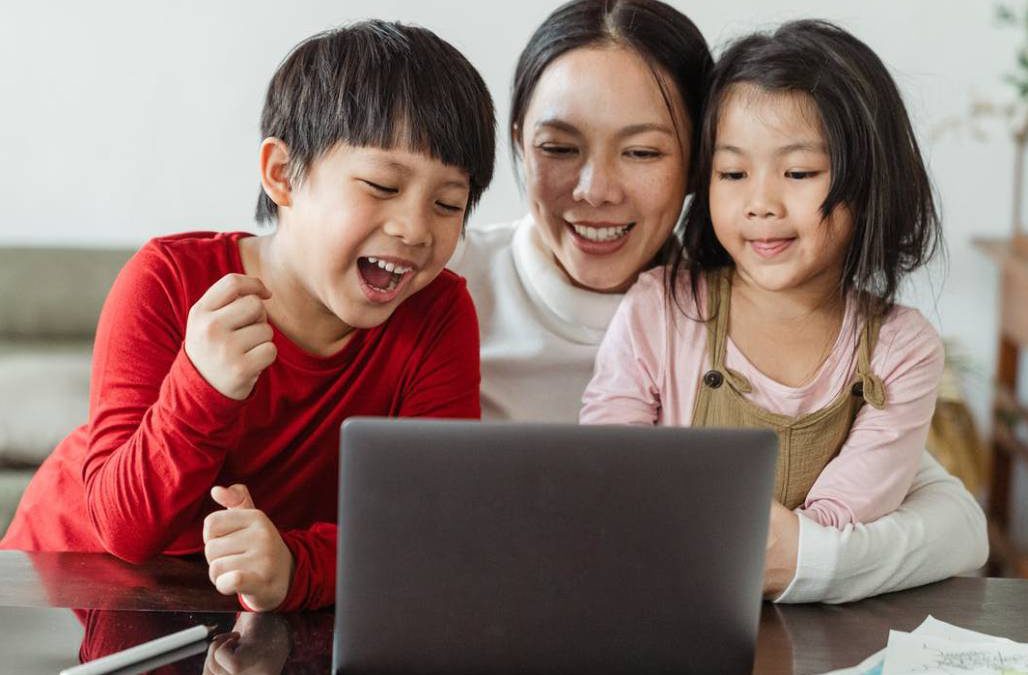 How to keep your child safe while on the internet?