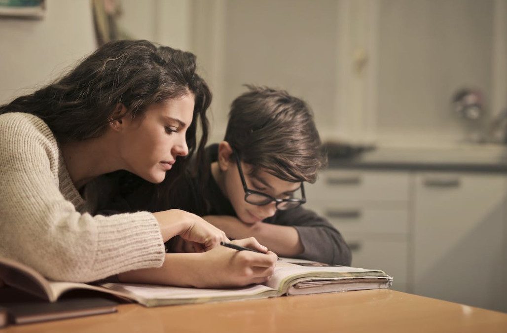 Blogs 1 Why parents should stop helping their kids with homework?